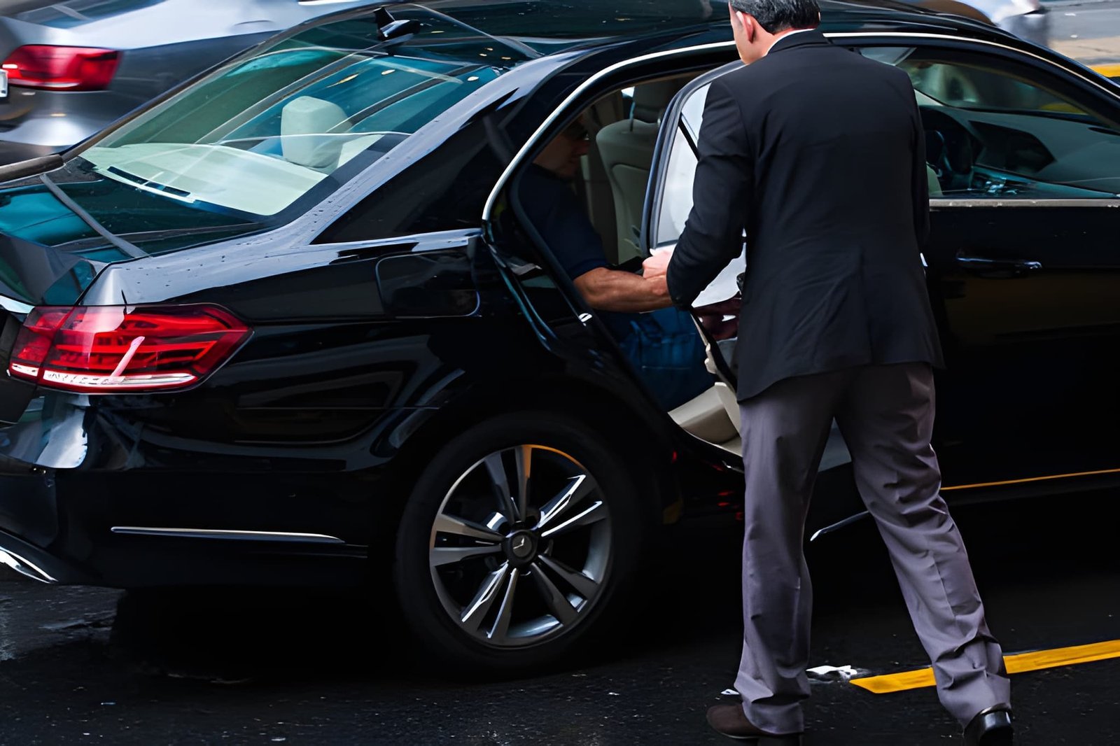 Black Car Service Mettawa provides executive travelers with comfortable, reliable rides and professional chauffeur experiences.