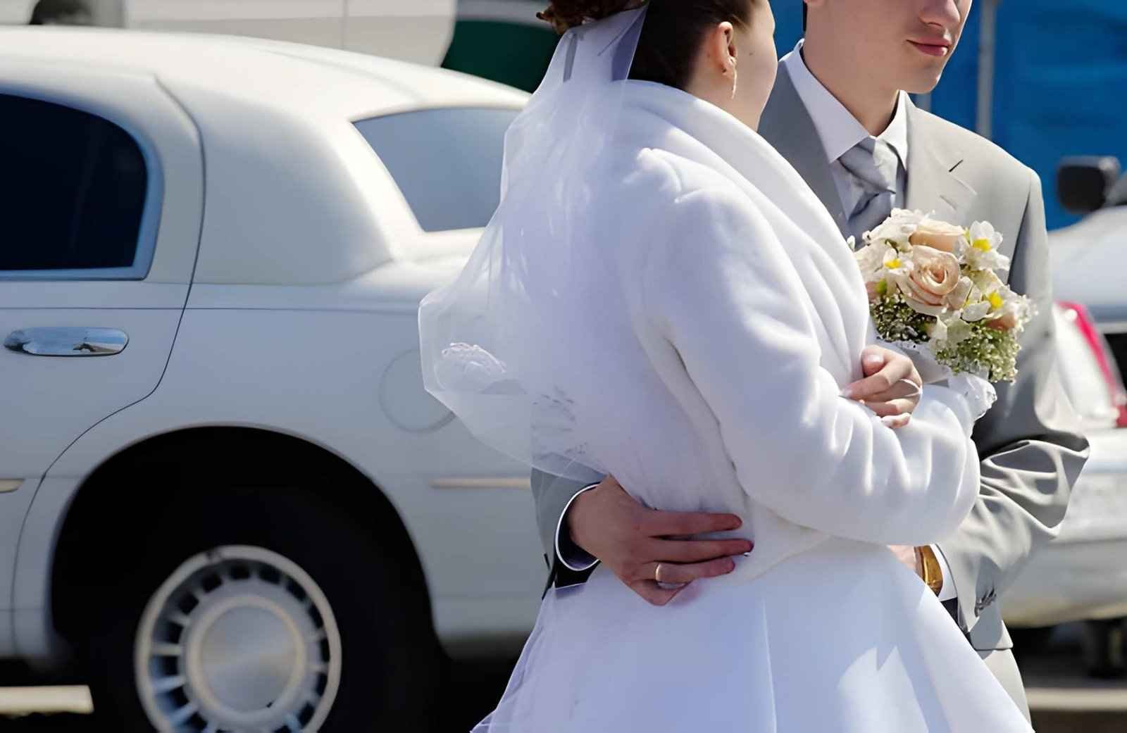 Plan your day with a Luxury Limousine Service for Wedding featuring vehicles, professional chauffeurs, and stress-free travel.