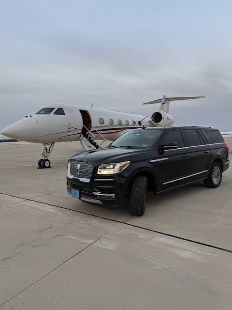Wilmette Airport Transportation with luxury sedans, SUVs & Sprinter vans for comfortable transfers to O'Hare & Midway airports.